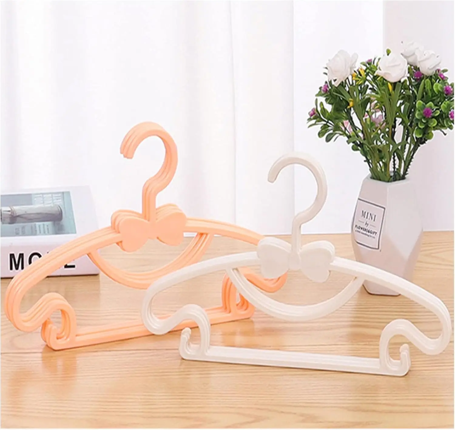 Cintres en plastique pour bébé - Baby Nursery Uniform avis et prix