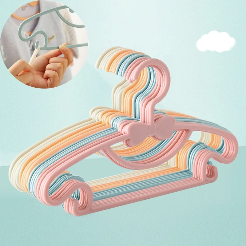 Cintres en plastique pour bébé - Baby Nursery Uniform avis et prix